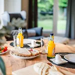 Nyaraló Foerdezauber - Ruhiges Mit Eingezaeuntem Garten Und Kamin