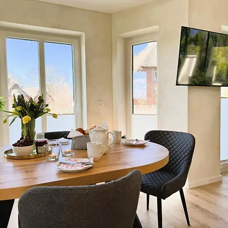 Foerdezauber - Ruhiges Mit Eingezaeuntem Garten Und Kamin