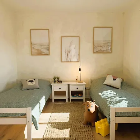 Dom wakacyjny Foerdezauber - Ruhiges Mit Eingezaeuntem Garten Und Kamin *