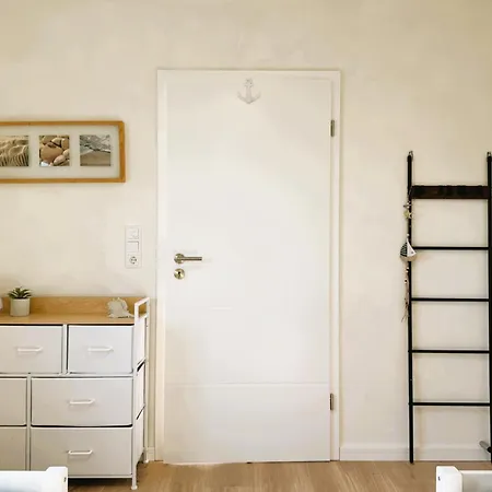 Dom wakacyjny Foerdezauber - Ruhiges Mit Eingezaeuntem Garten Und Kamin