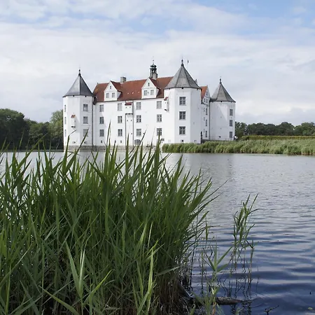 Foerdezauber - Ruhiges Mit Eingezaeuntem Garten Und Kamin *