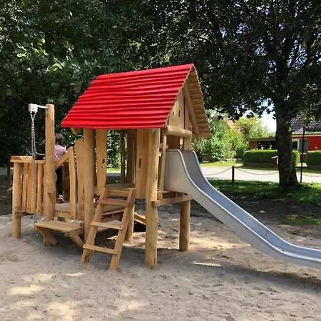 Foerdezauber - Ruhiges Mit Eingezaeuntem Garten Und Kamin Dom wakacyjny